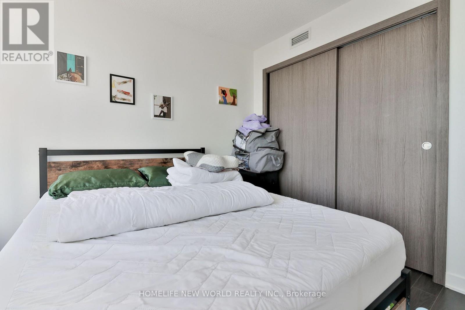 #812 17 BATHURST STREET - 9