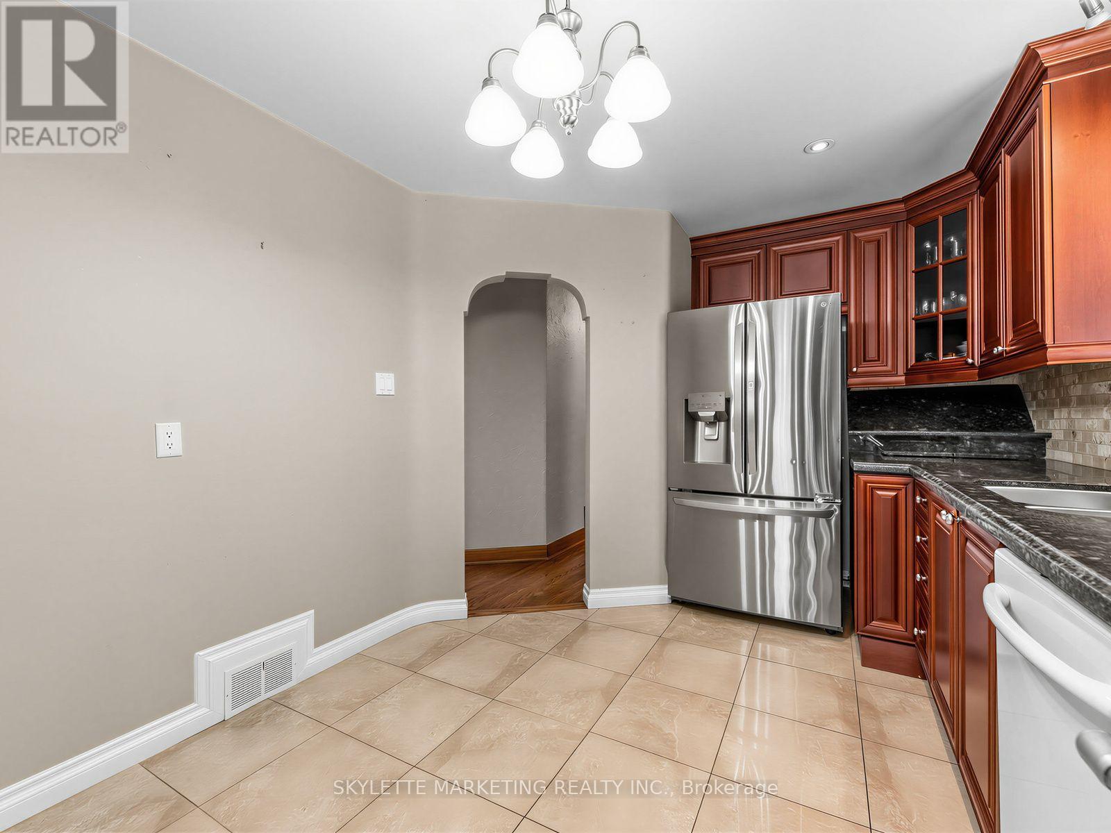 14 BARDWELL CRESCENT - 13