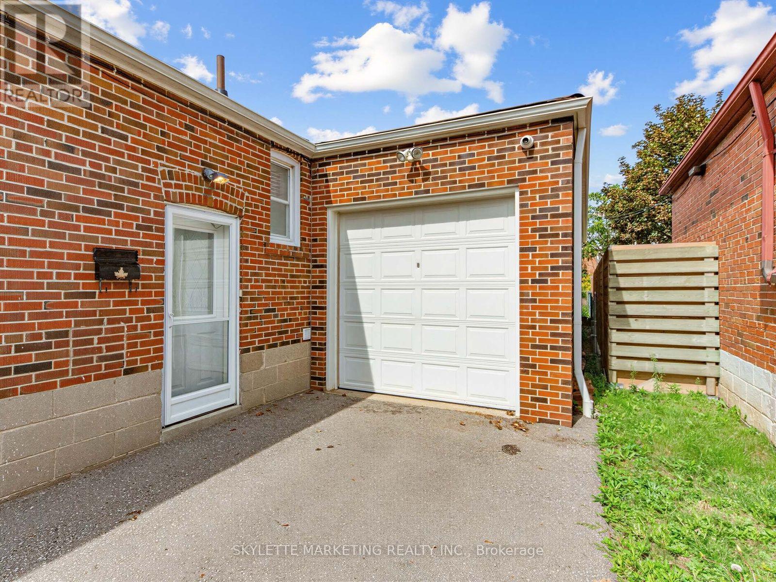 14 BARDWELL CRESCENT - 15