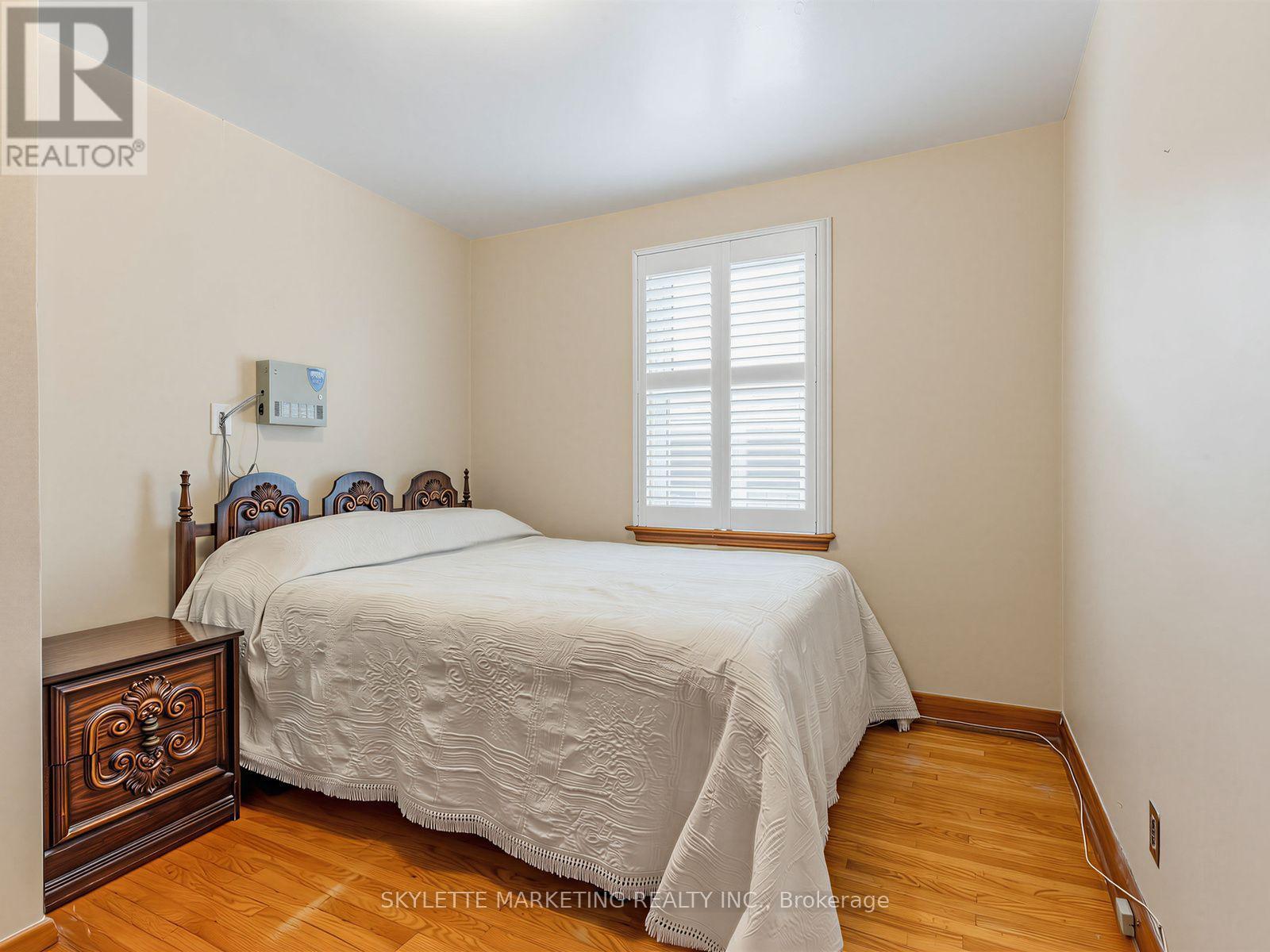 14 BARDWELL CRESCENT - 22