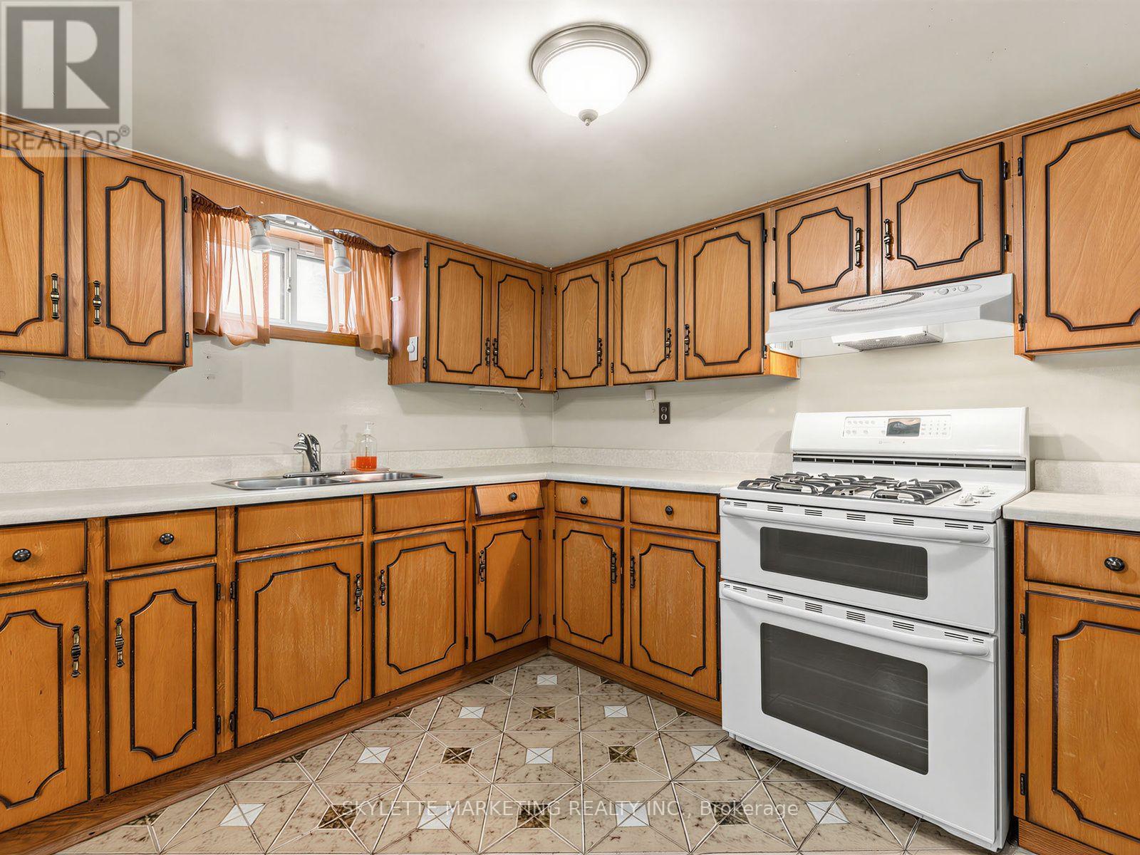 14 BARDWELL CRESCENT - 27