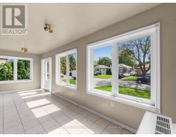 Living room - 14 Bardwell Crescent, Toronto, ON M1R1C9 Photo 9
