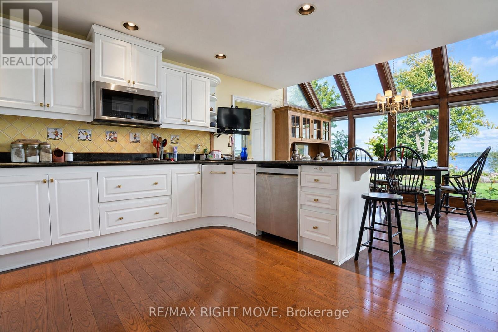 2199 THOMSON CRESCENT - 11