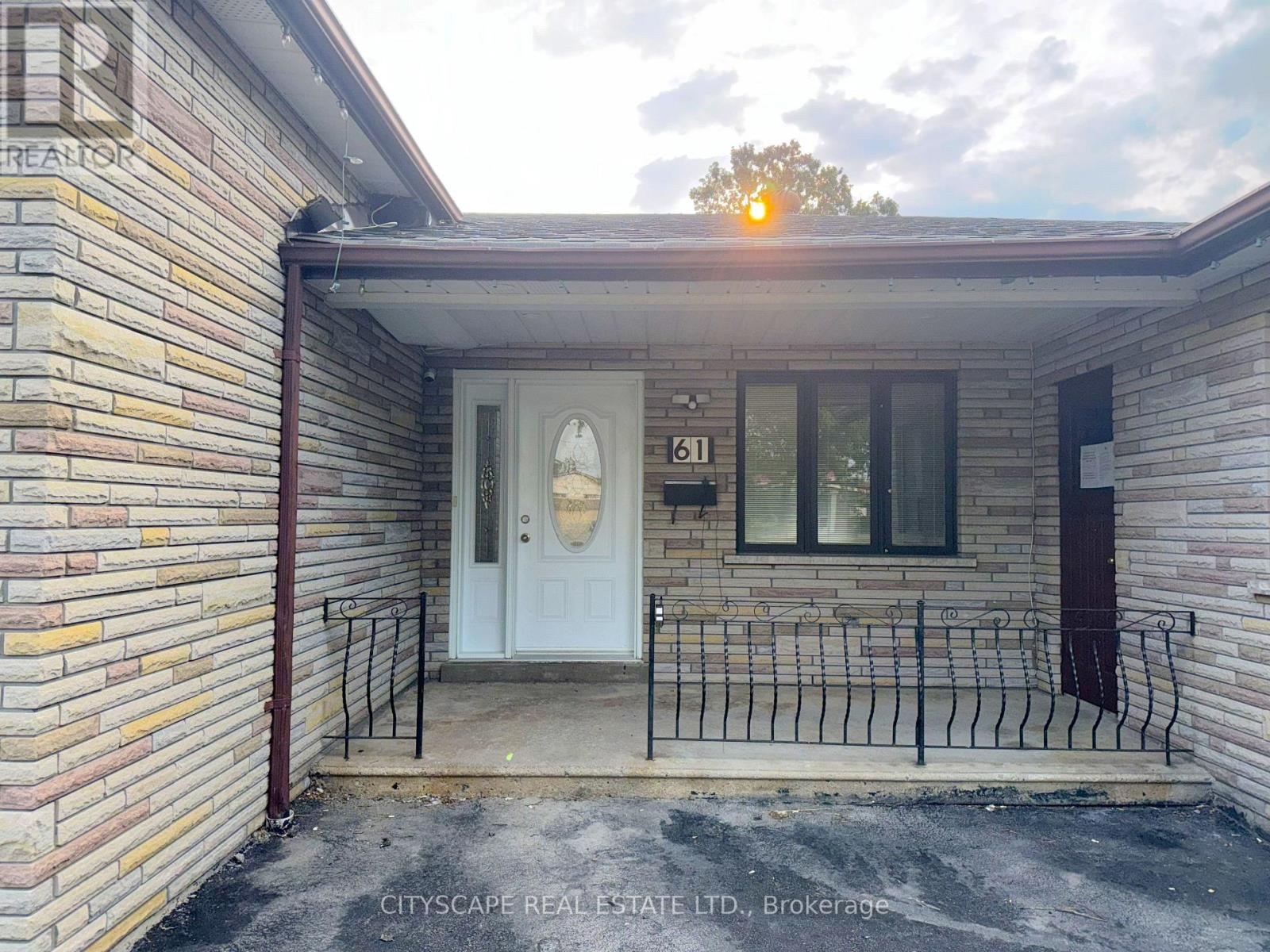Photo of 61 BLOOMINGTON CRESCENT