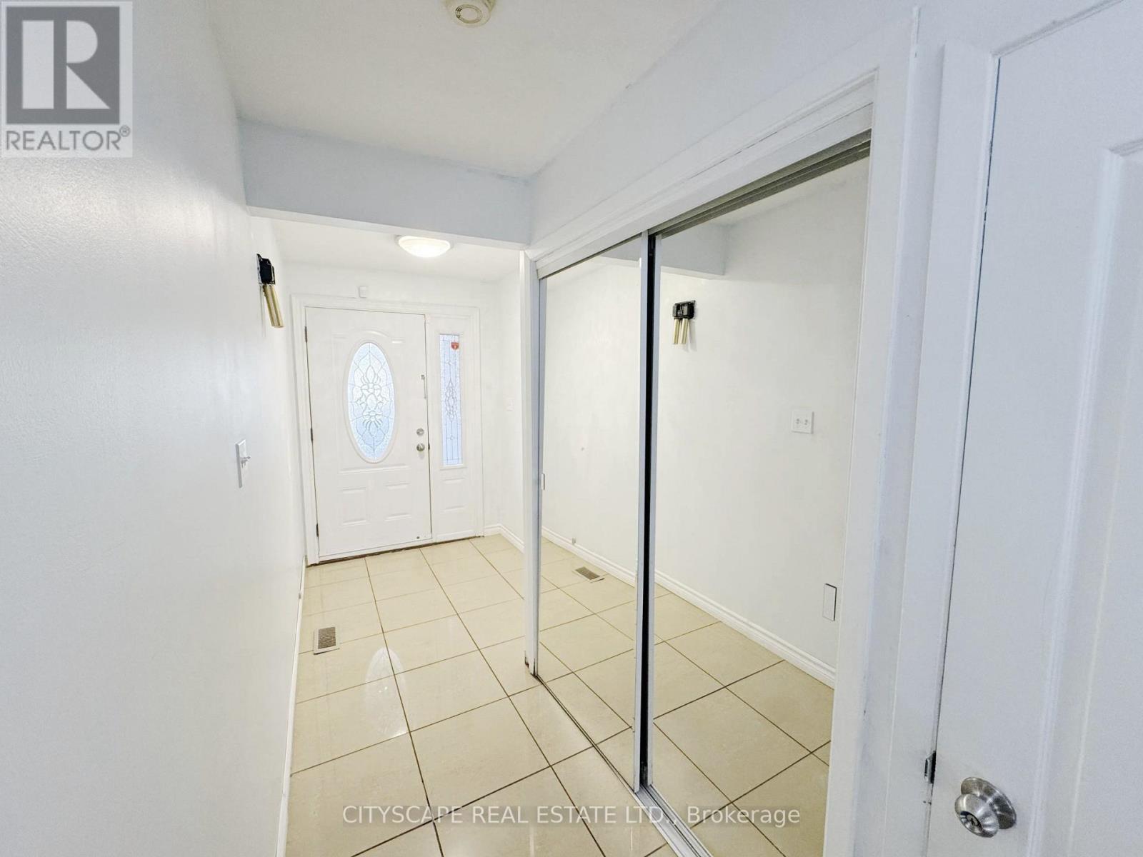 Photo of 61 BLOOMINGTON CRESCENT