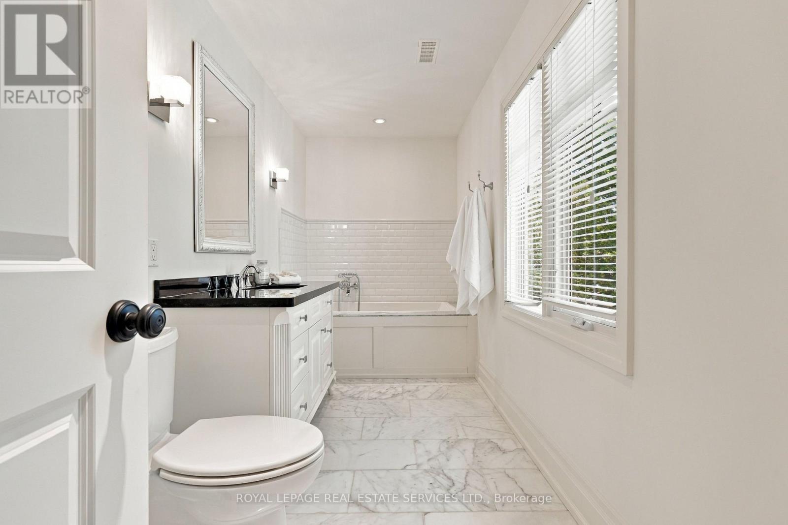 125 ULSTER DRIVE - 35