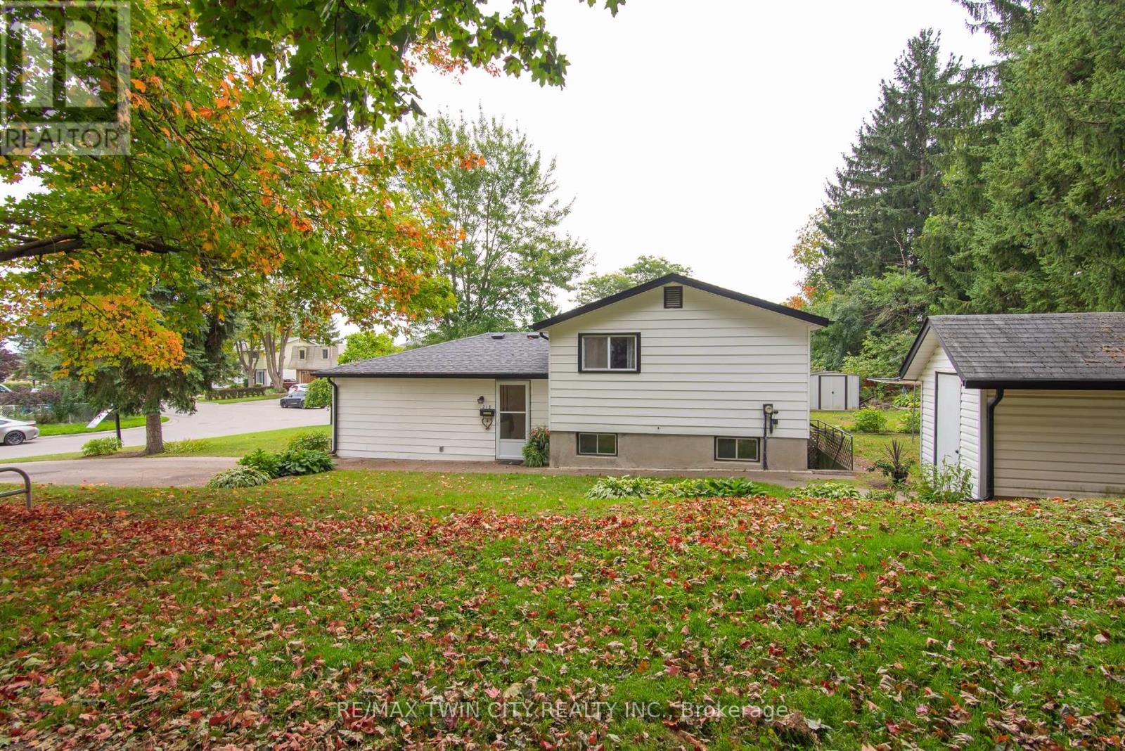 218 PINEDALE DRIVE - 10