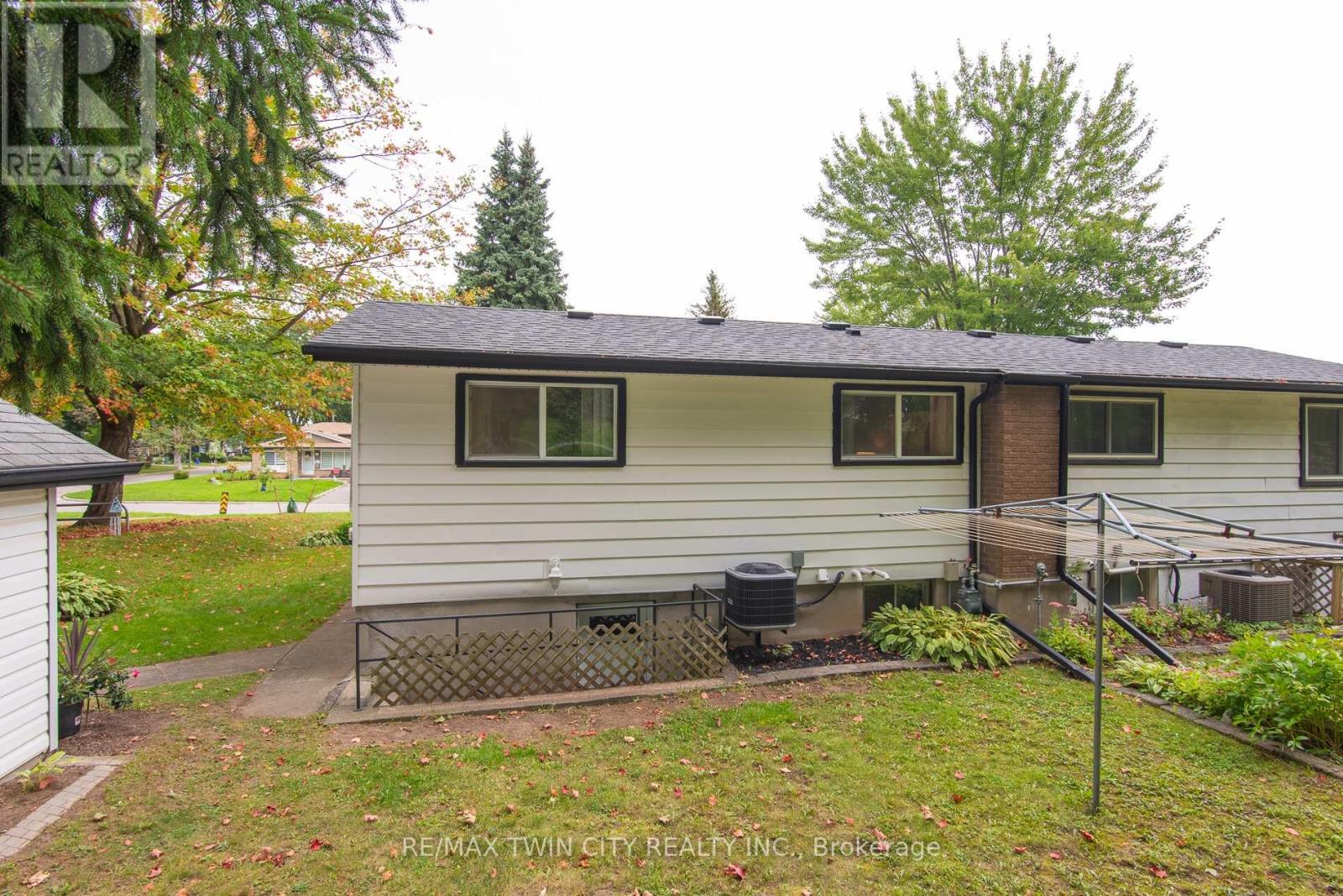 218 PINEDALE DRIVE - 11
