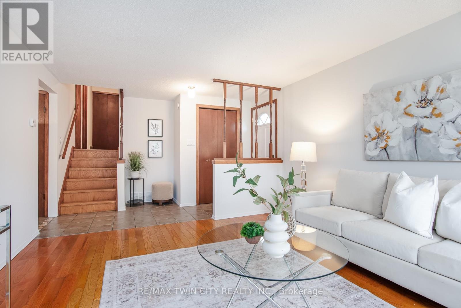 218 PINEDALE DRIVE - 23