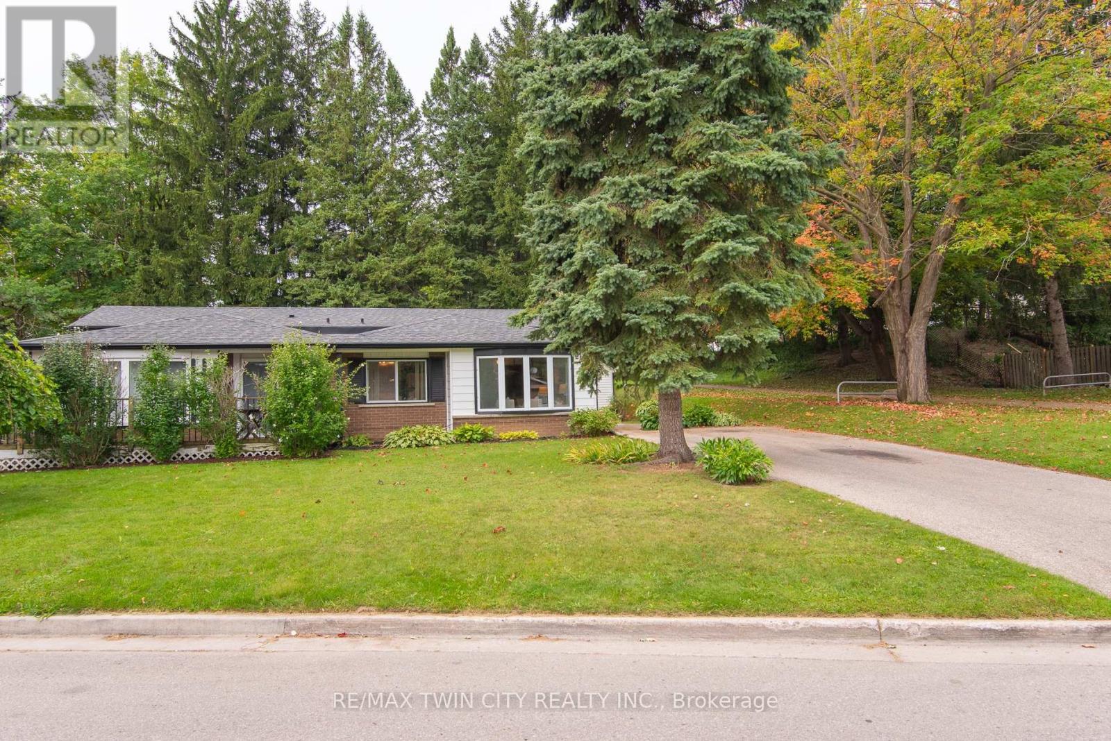 218 PINEDALE DRIVE — photo 3