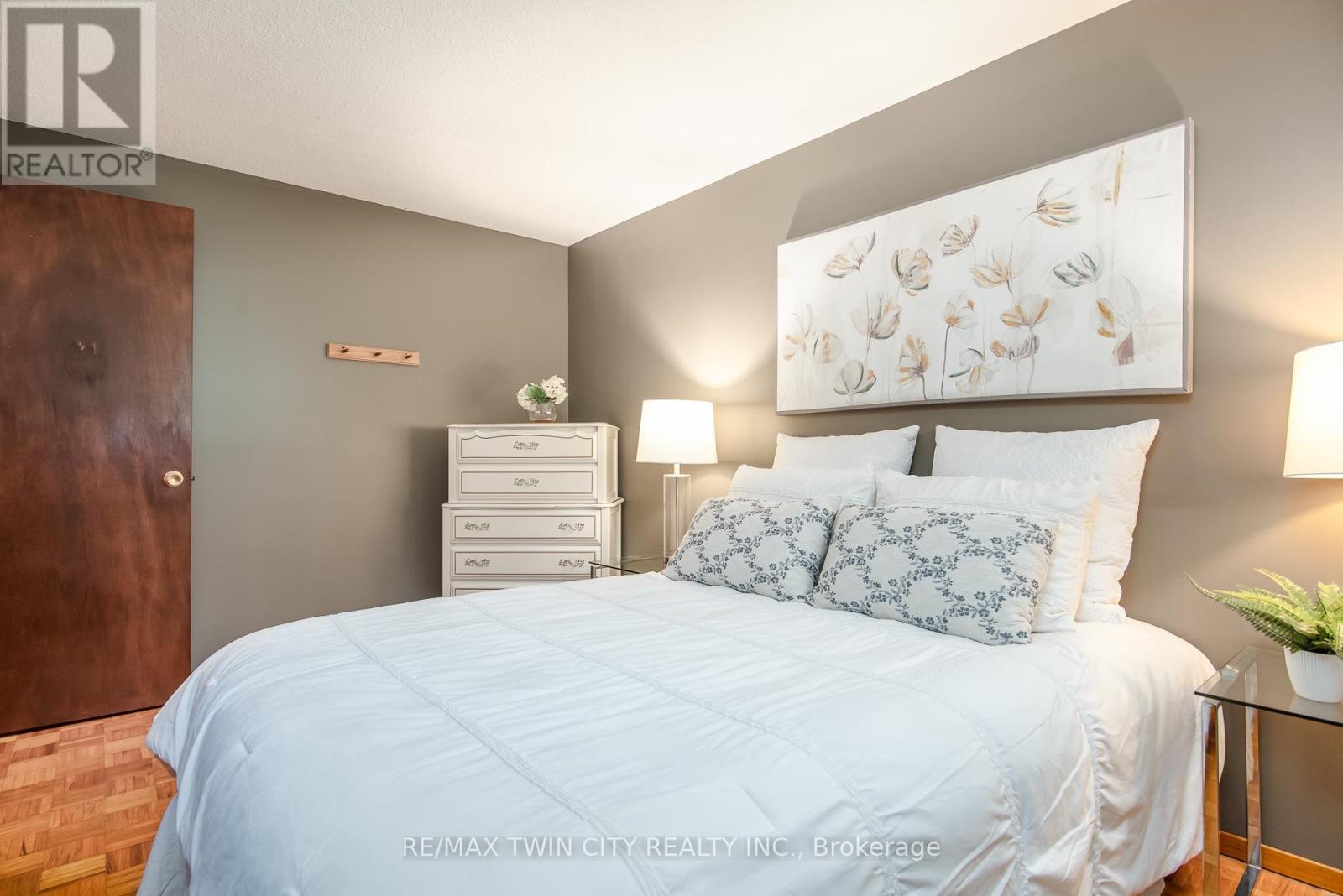 218 PINEDALE DRIVE - 36