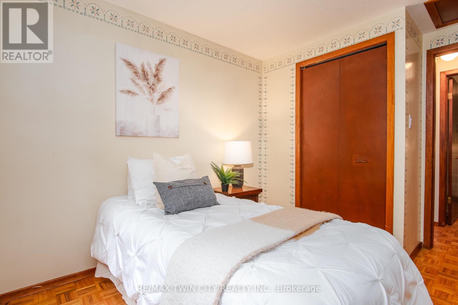 218 PINEDALE DRIVE - 39