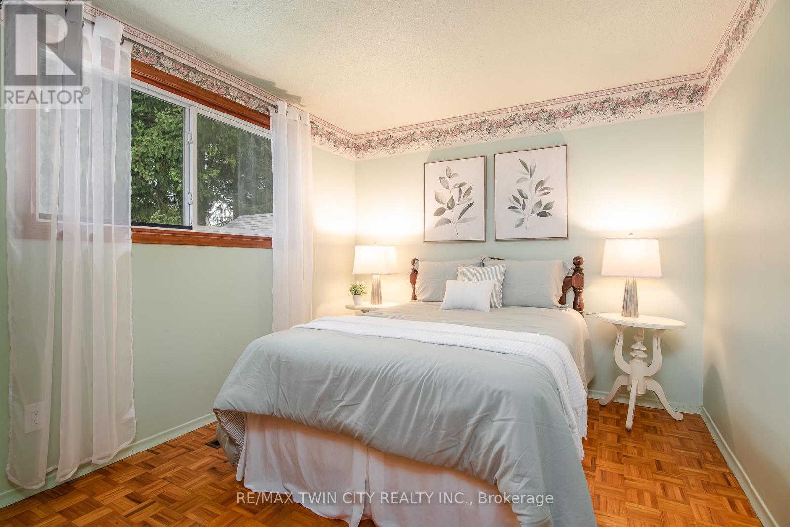 218 PINEDALE DRIVE - 40