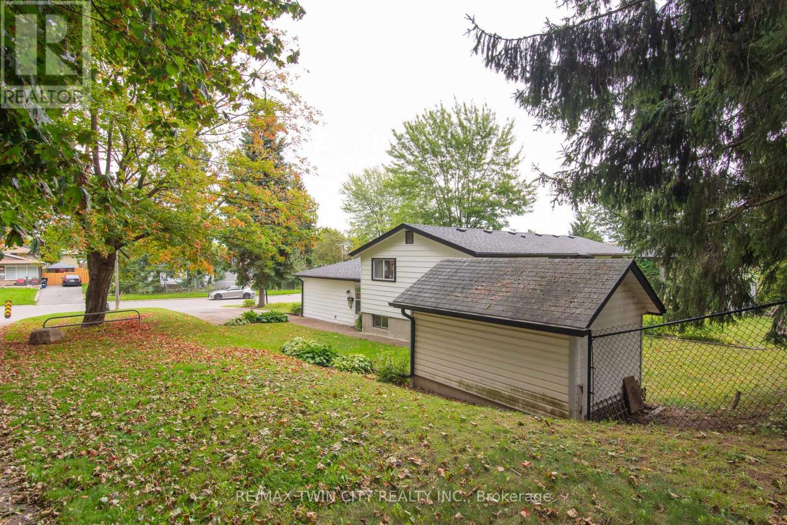 218 PINEDALE DRIVE - Image 9