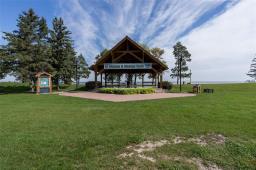 531 Hazel Avenue, Winnipeg Beach, MB R0C3G0 Photo 33