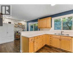 4pc Bathroom - 3, 315 3 Street Ne, Calgary, AB T2E6T8 Photo 12