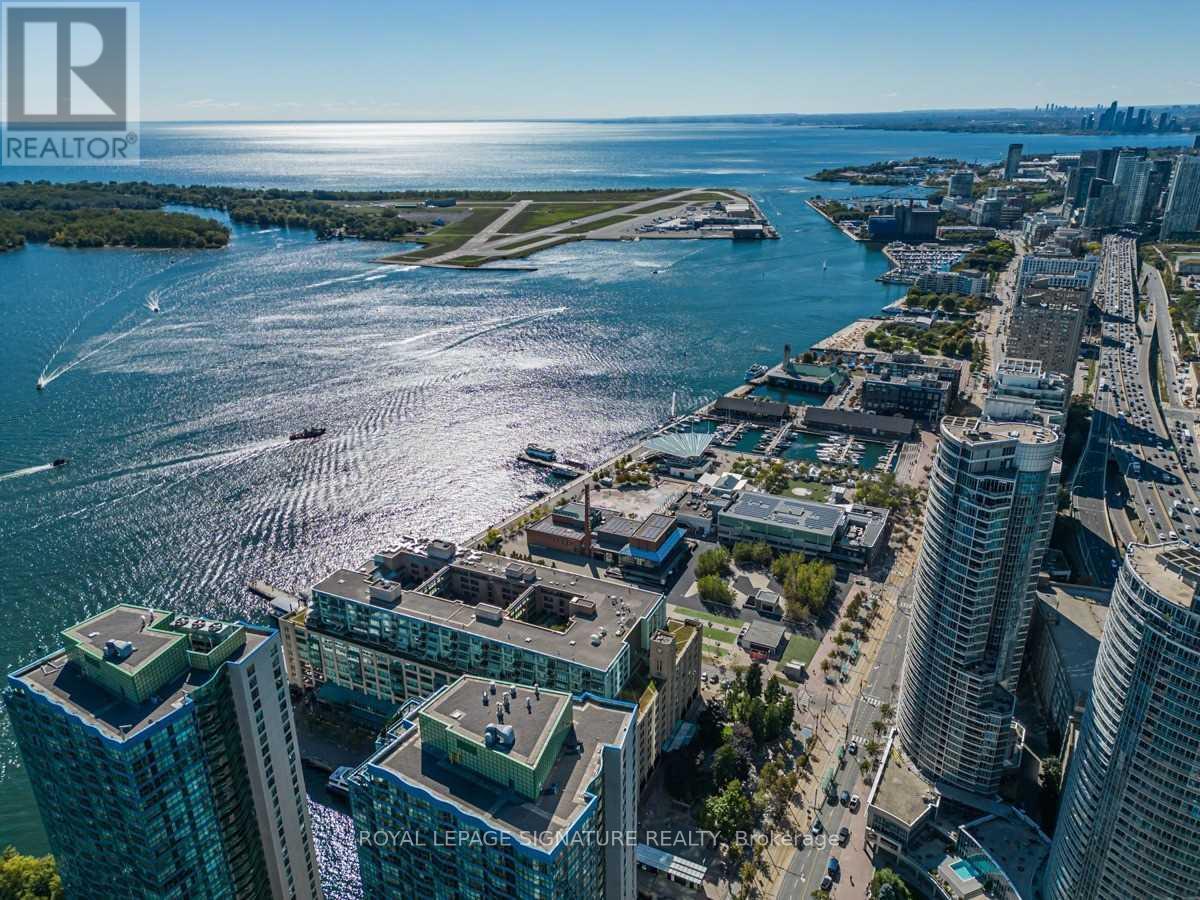 #1806 33 HARBOUR SQUARE - 45
