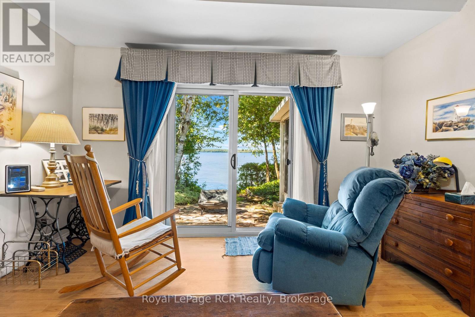 50 HANSEN DRIVE S - 17