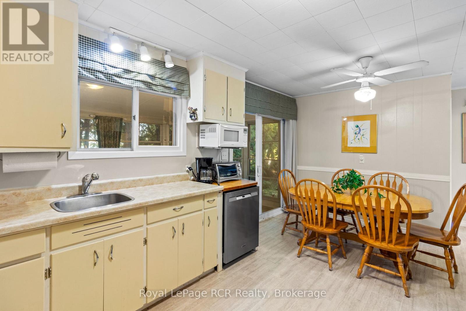 50 HANSEN DRIVE S - 18