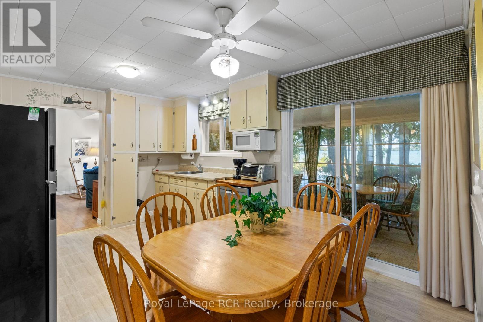 50 HANSEN DRIVE S - 19