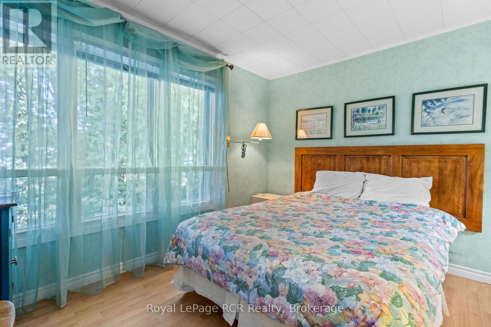 50 HANSEN DRIVE S - 24