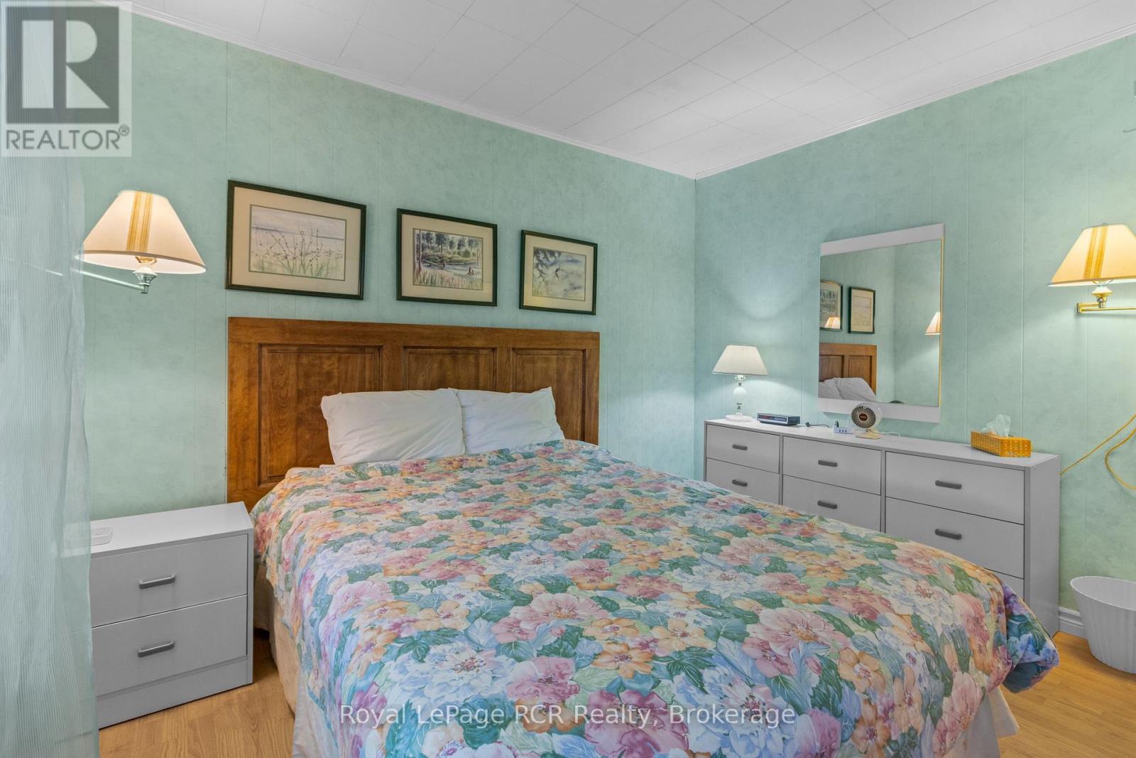 50 HANSEN DRIVE S - 25