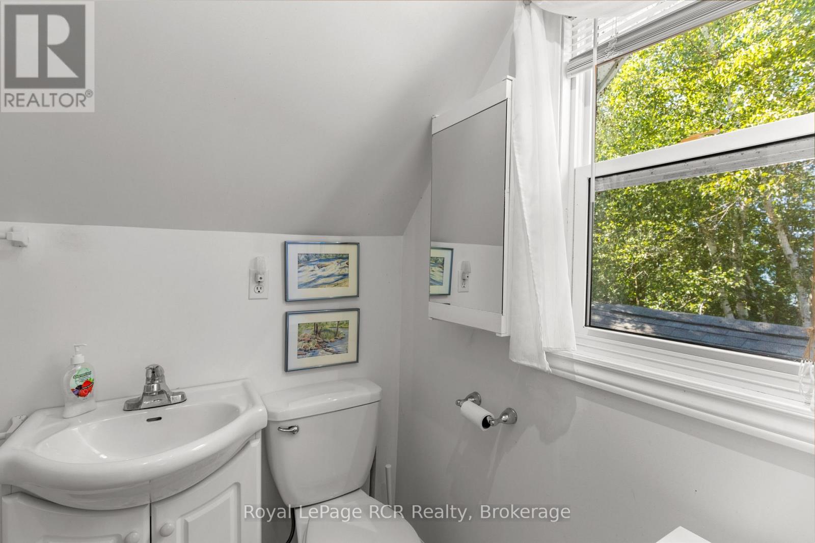 50 HANSEN DRIVE S - 35