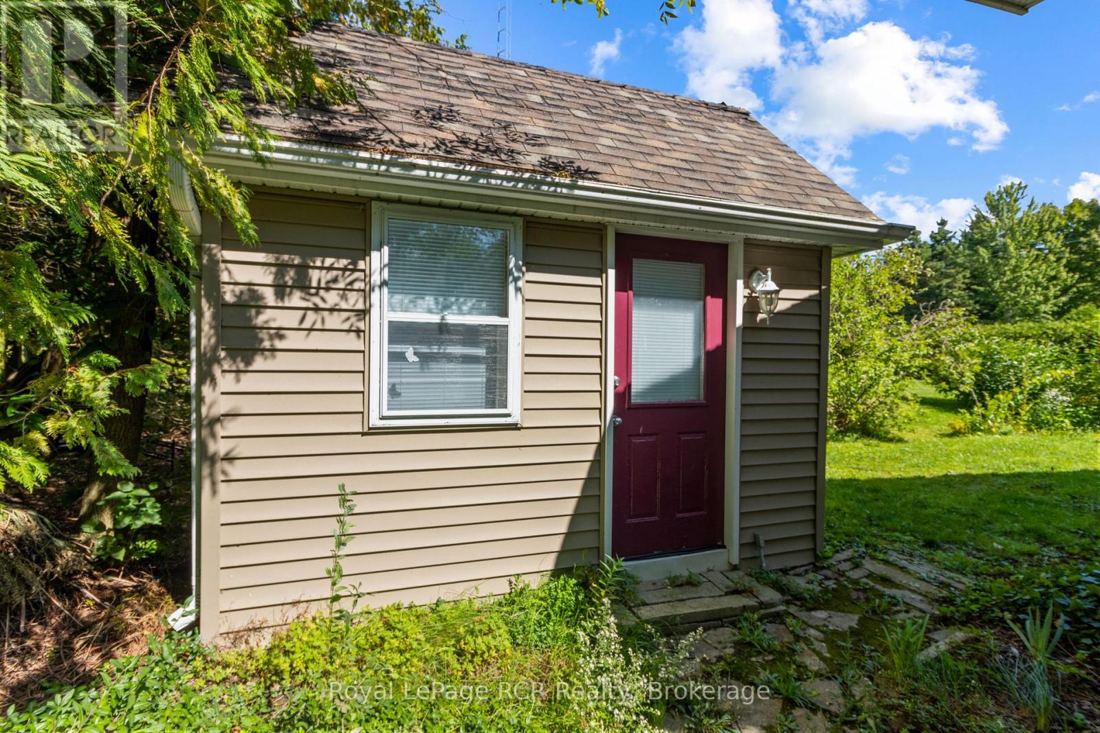 50 HANSEN DRIVE S - 44