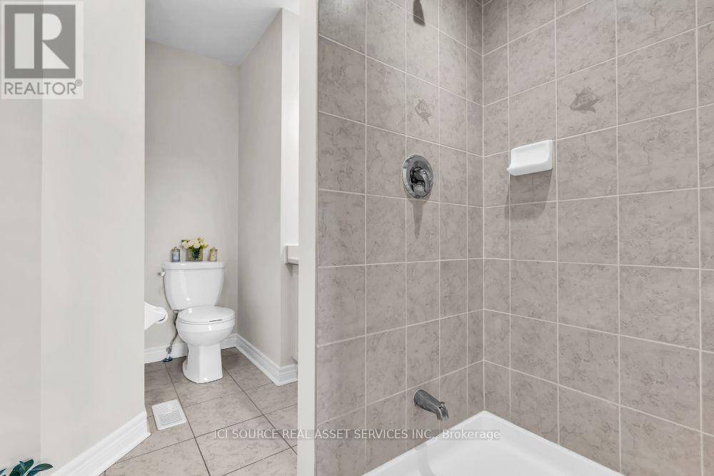 Photo of 4 - 3215 THOMAS STREET