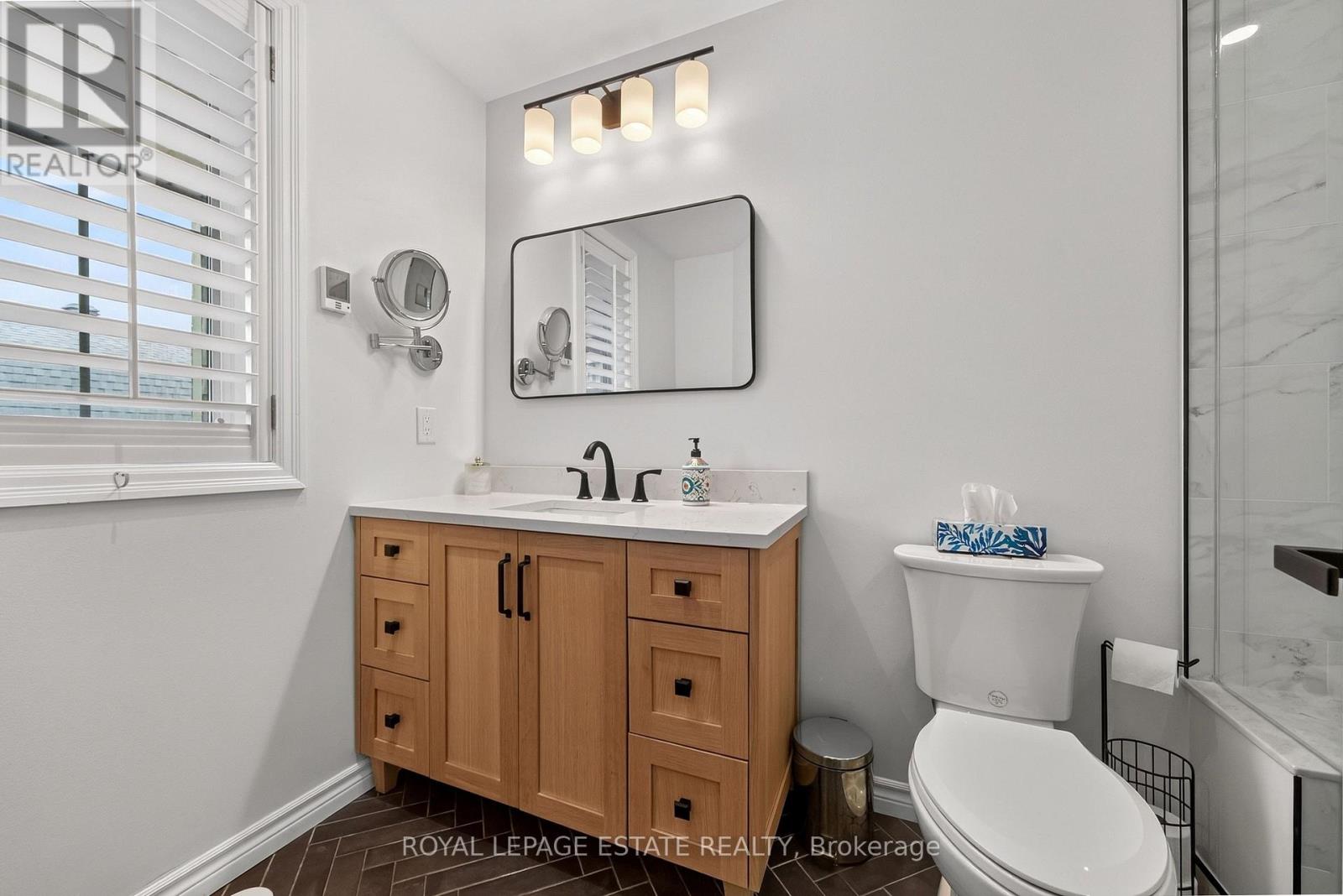 2112 DUNDAS STREET E - 21