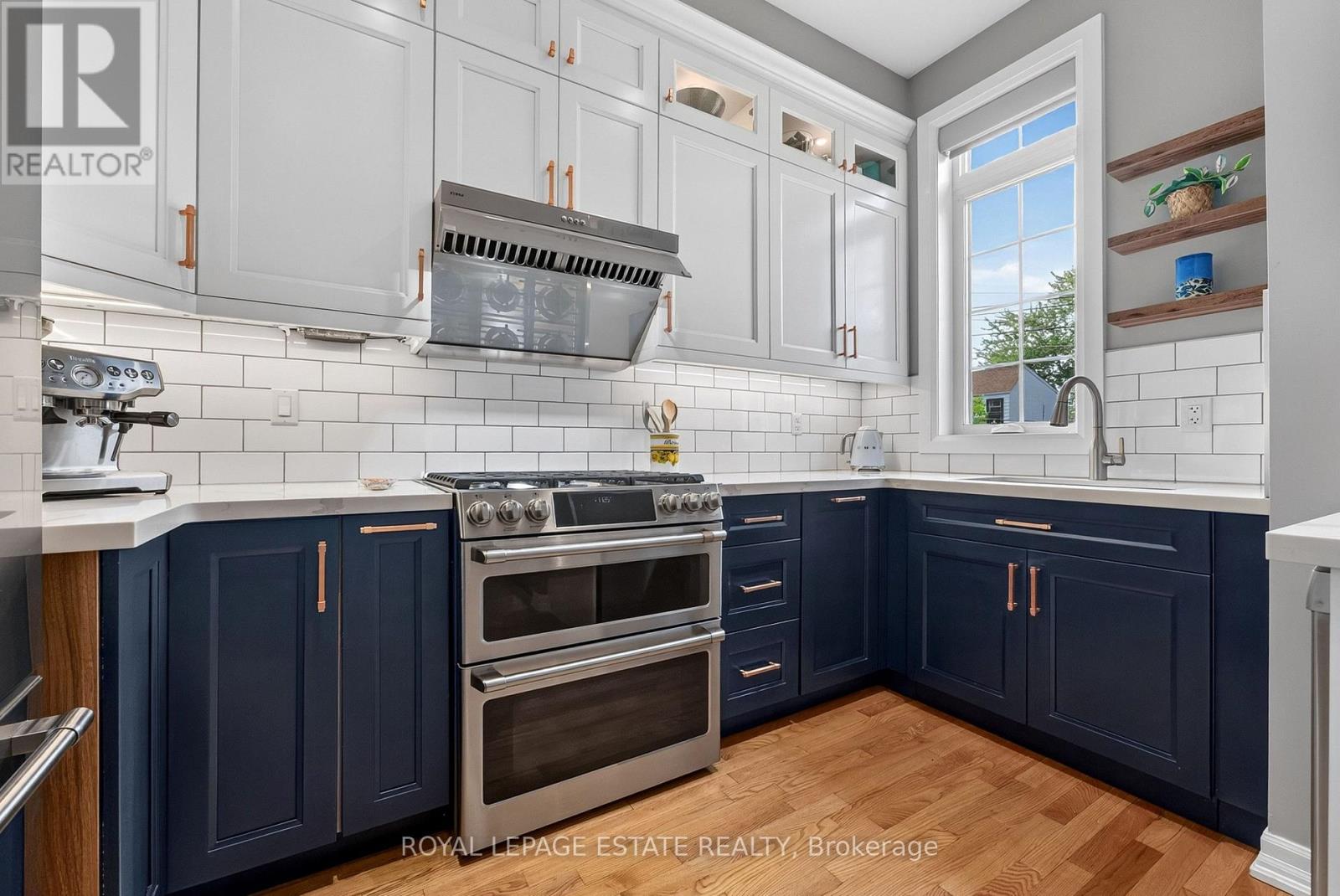 Photo of 2112 DUNDAS STREET E