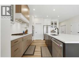 5pc Bathroom - 93 Rochester Way Nw, Calgary, AB T3L0J6 Photo 9