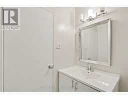 Bathroom - 1377 Guthrie Street, Ottawa, ON K2H7B8 Photo 11