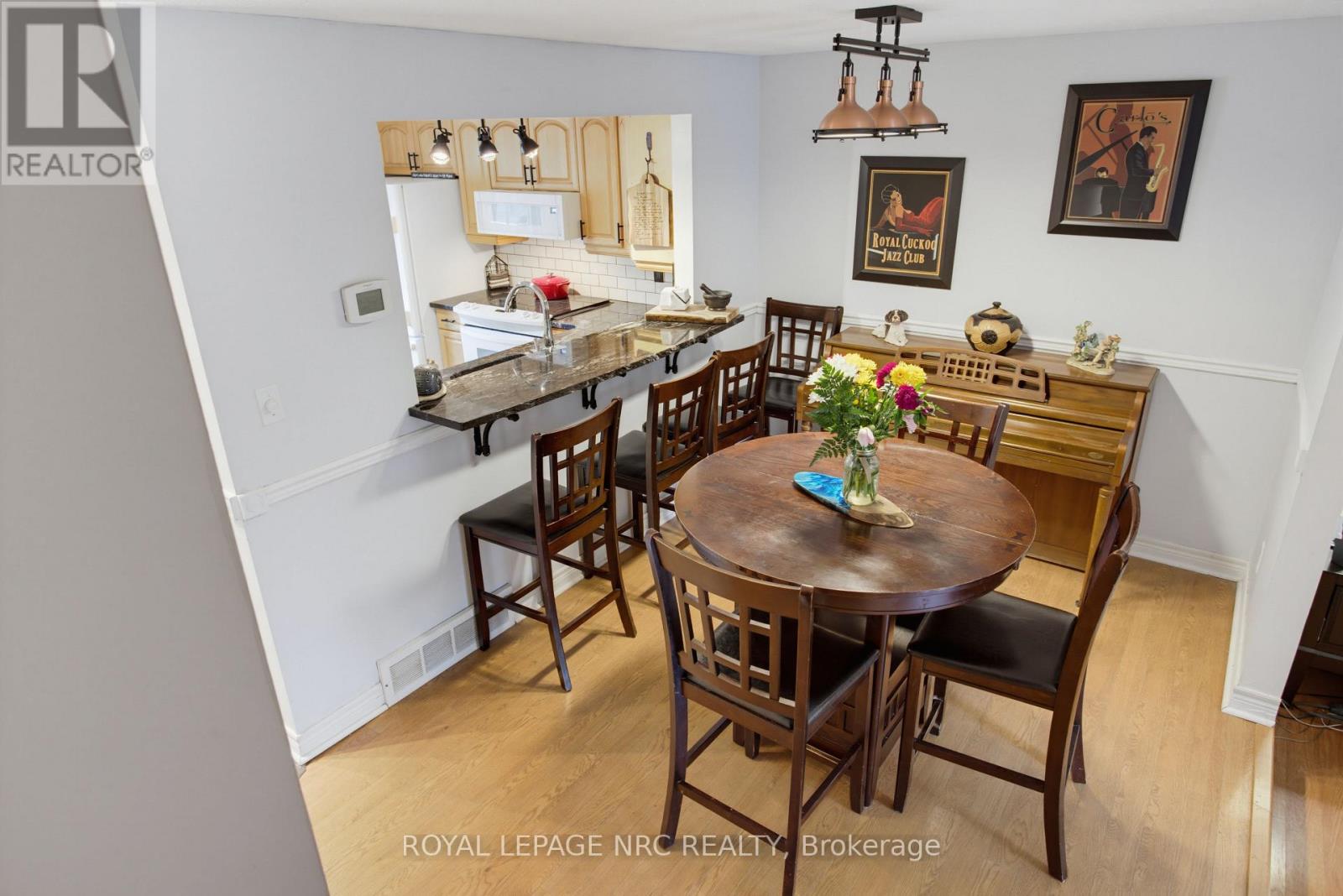 #8 50 LAKESHORE ROAD - Image 13