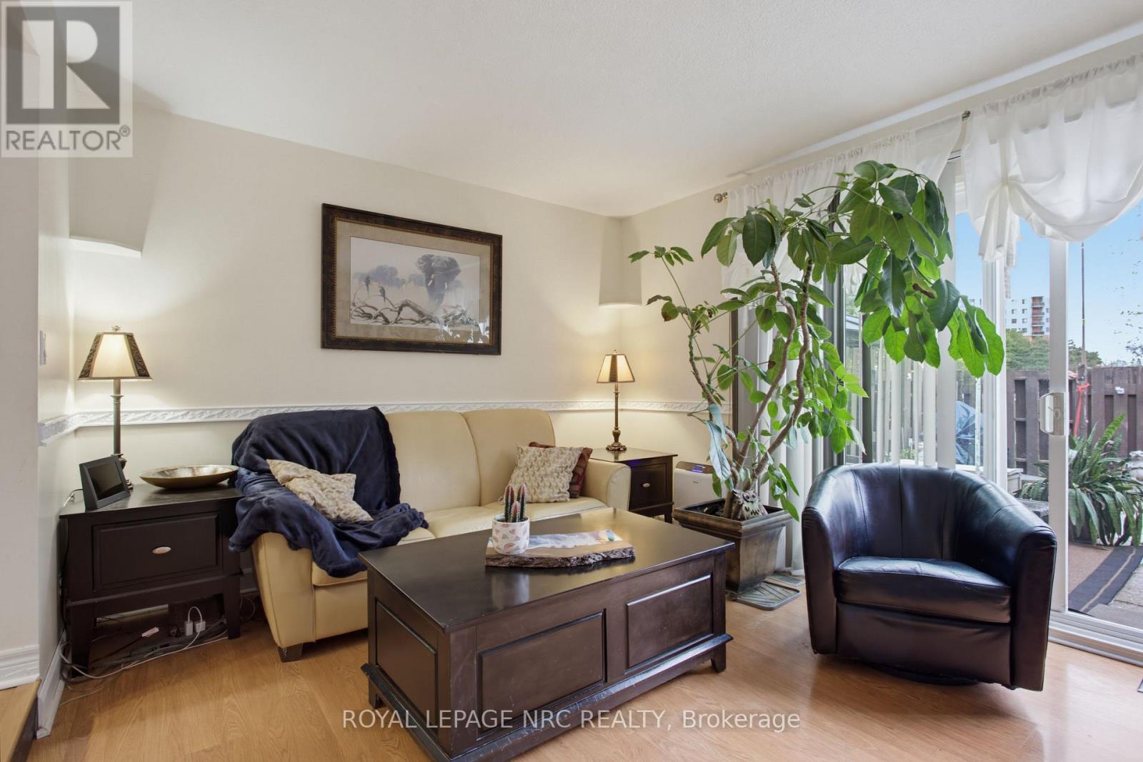#8 50 LAKESHORE ROAD - Image 14