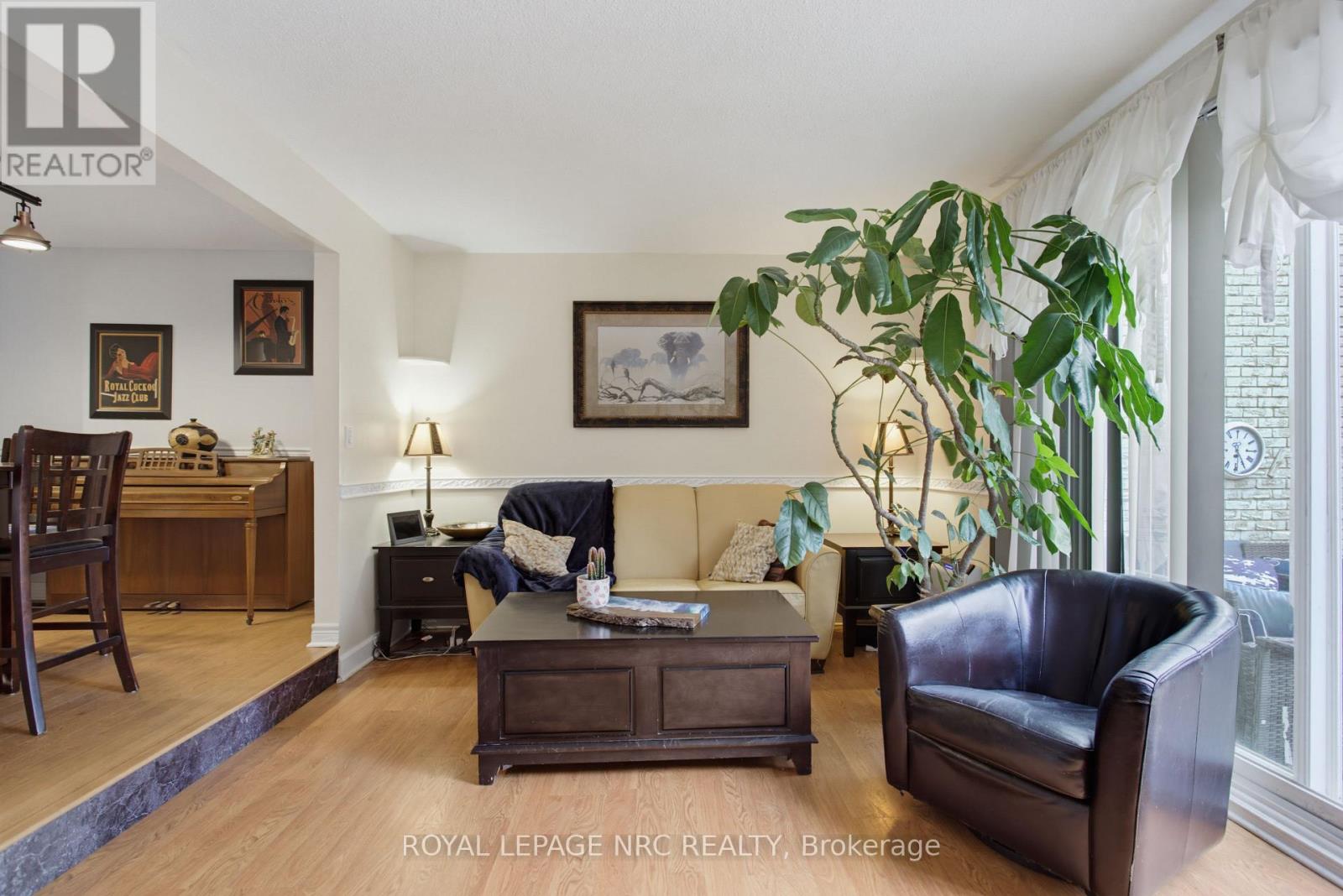 #8 50 LAKESHORE ROAD - Image 15