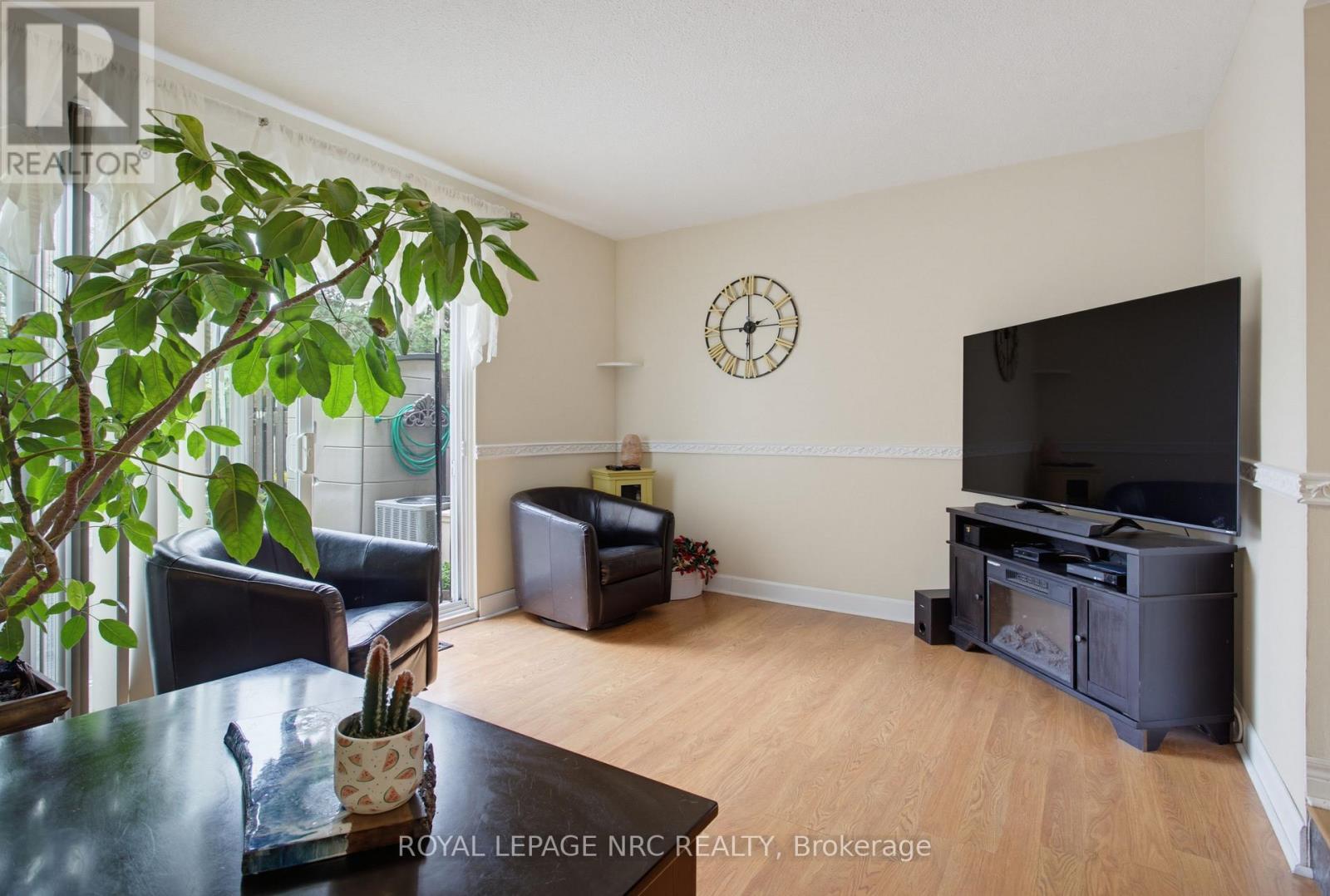 #8 50 LAKESHORE ROAD - Image 16