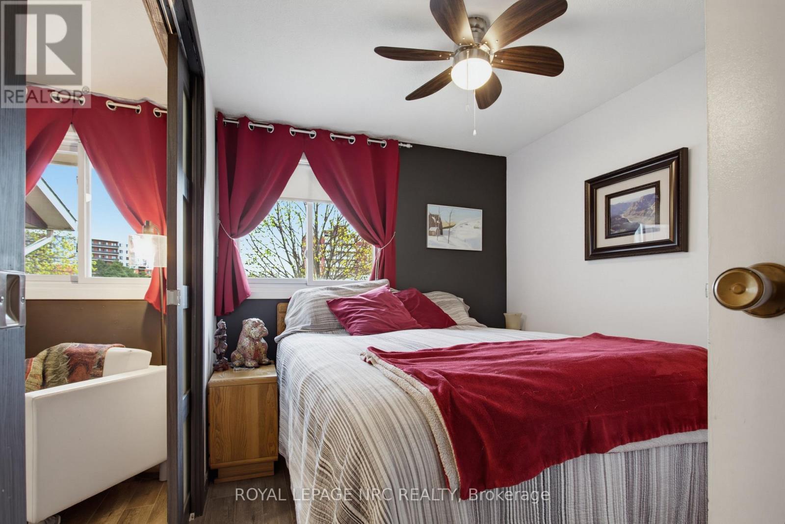 #8 50 LAKESHORE ROAD - Image 23