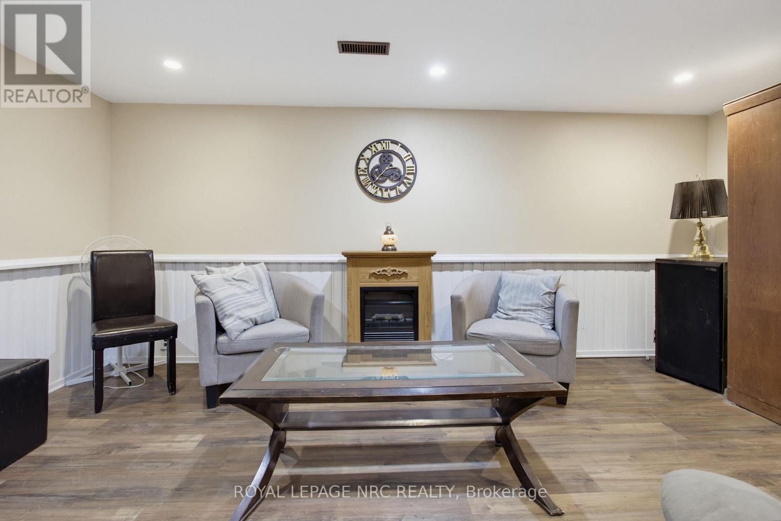#8 50 LAKESHORE ROAD - Image 24
