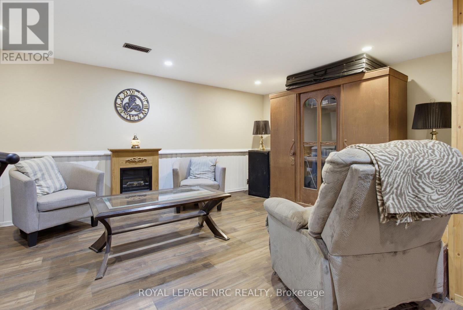 #8 50 LAKESHORE ROAD - Image 25