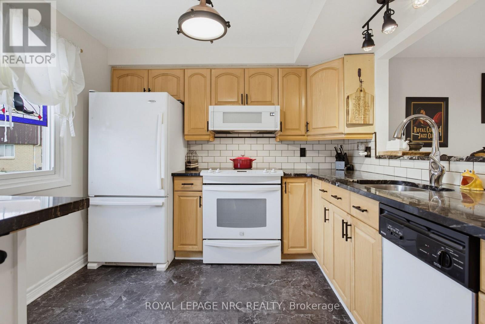 #8 50 LAKESHORE ROAD - 6
