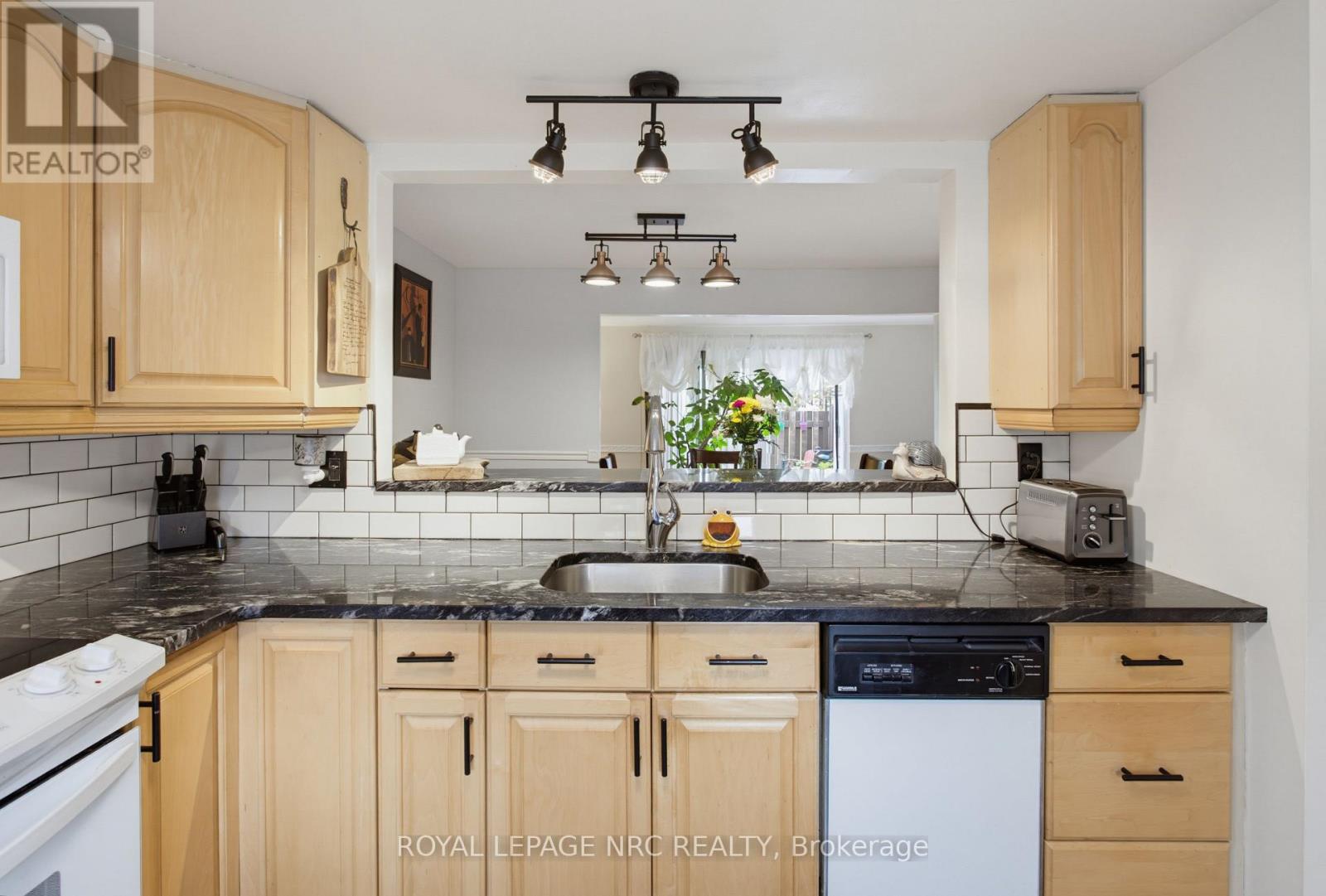 #8 50 LAKESHORE ROAD - 7