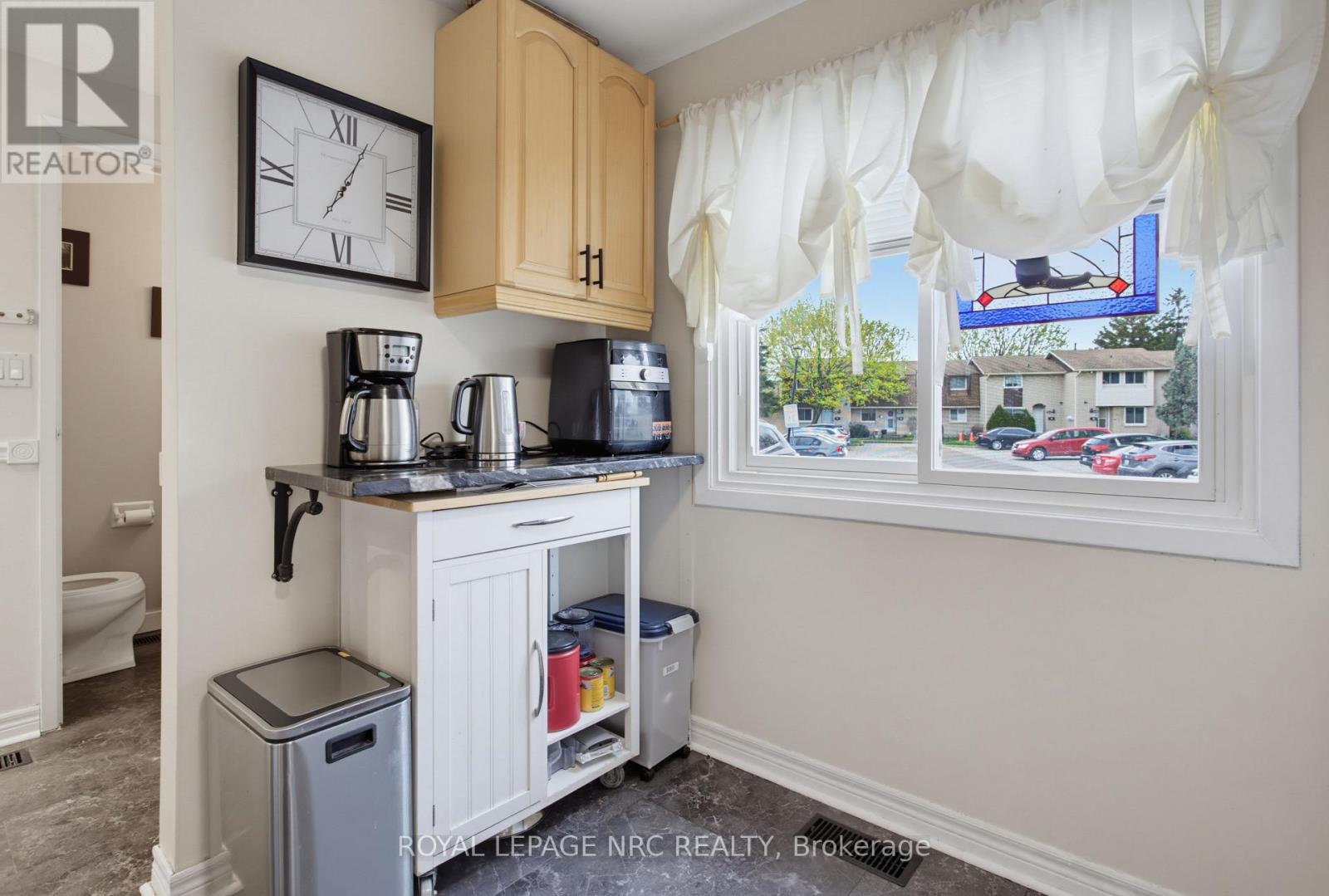#8 50 LAKESHORE ROAD - Image 8
