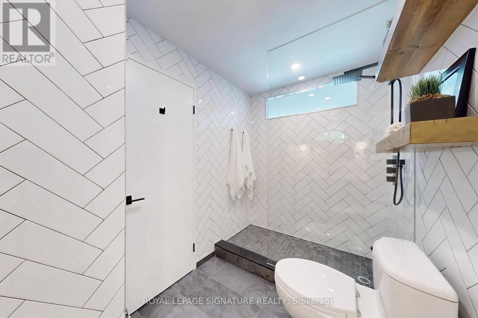 #231 901 QUEEN STREET W - Image 32