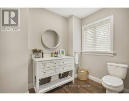 Bathroom - 236 Stanley Street, Newmarket, ON L3Y4M9 Photo 13