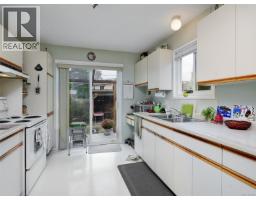 Kitchen - 2045 Winmeadow Pl, Sidney, BC V8L4S3 Photo 8