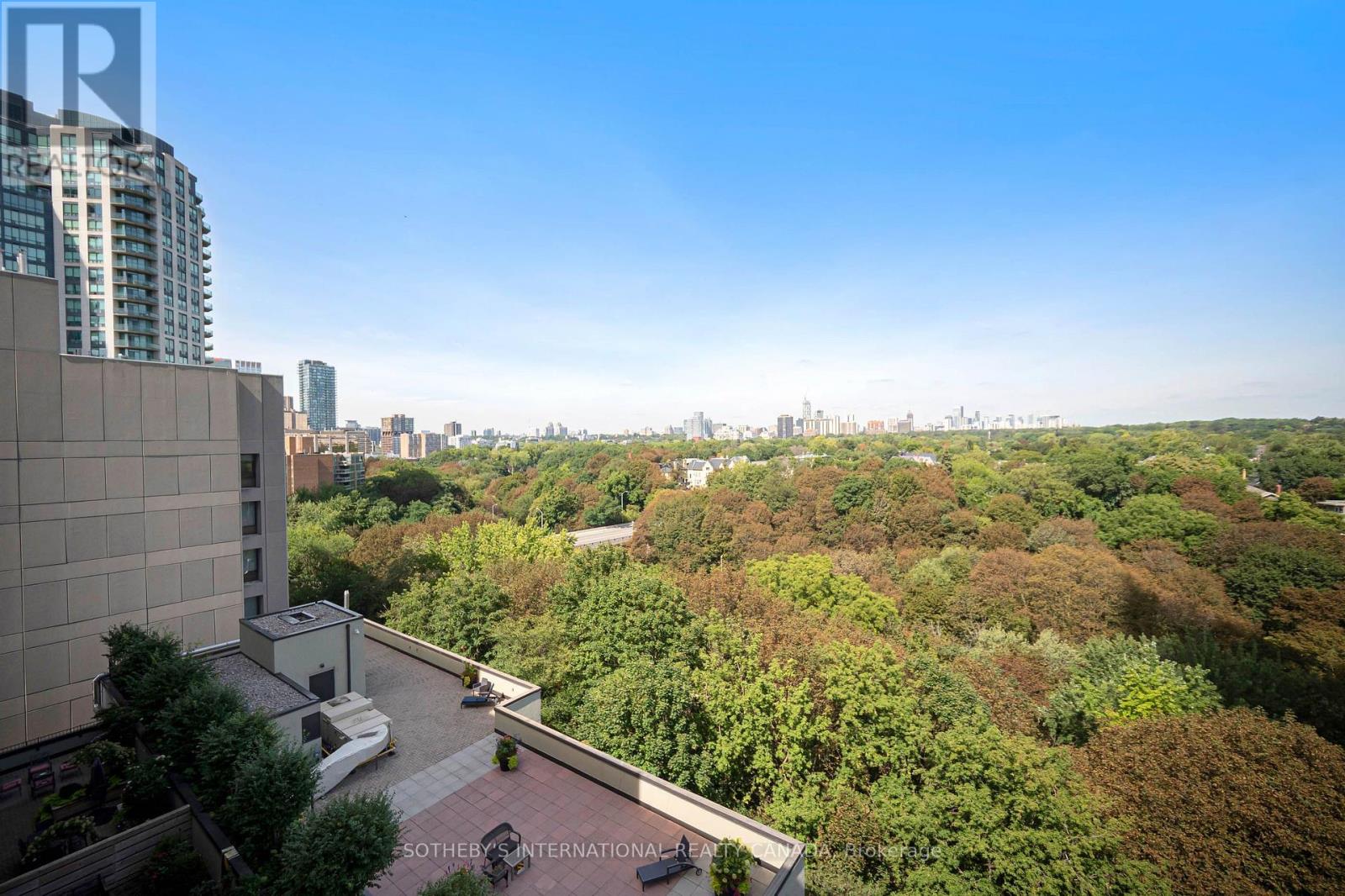 Photo of 360 Bloor Street