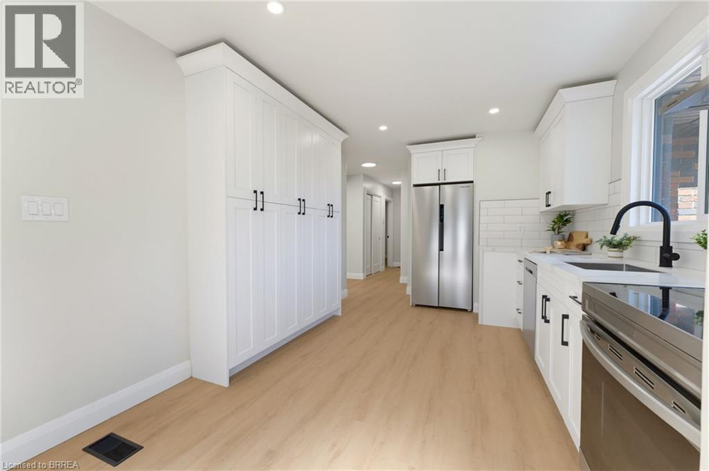115 EVELYN Street - 5