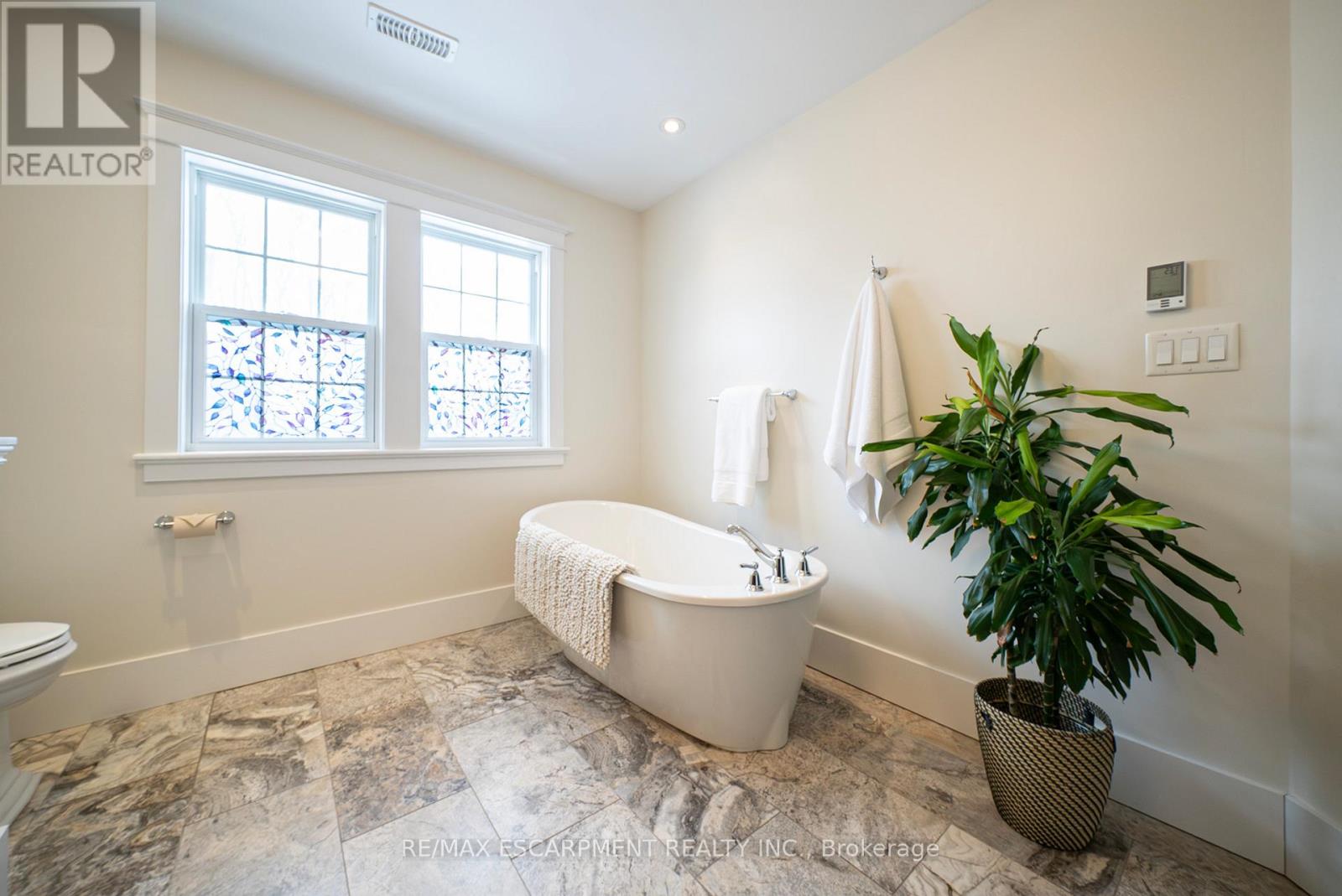48 LINCOLN AVENUE - 25