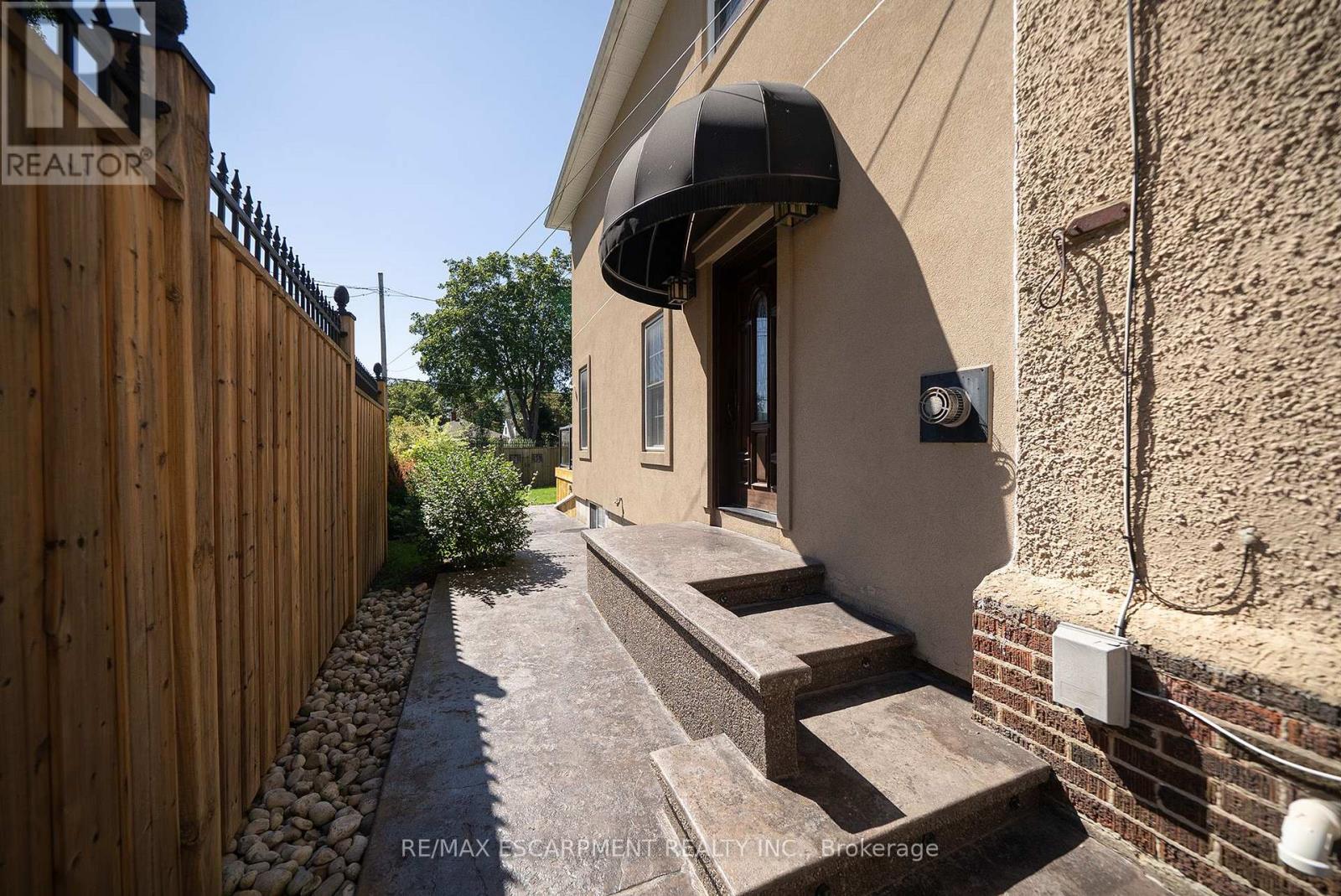 48 LINCOLN AVENUE - 42